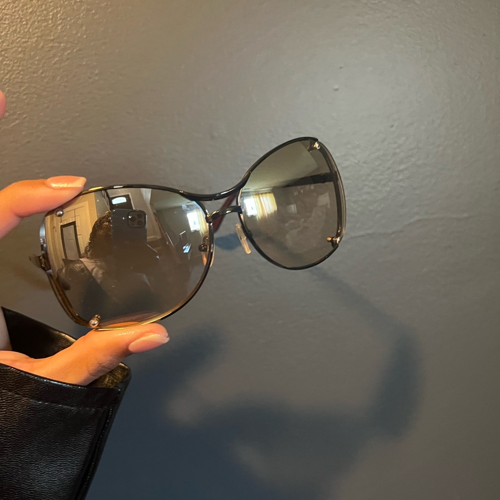 Sunglasses - Picture 3 of 4